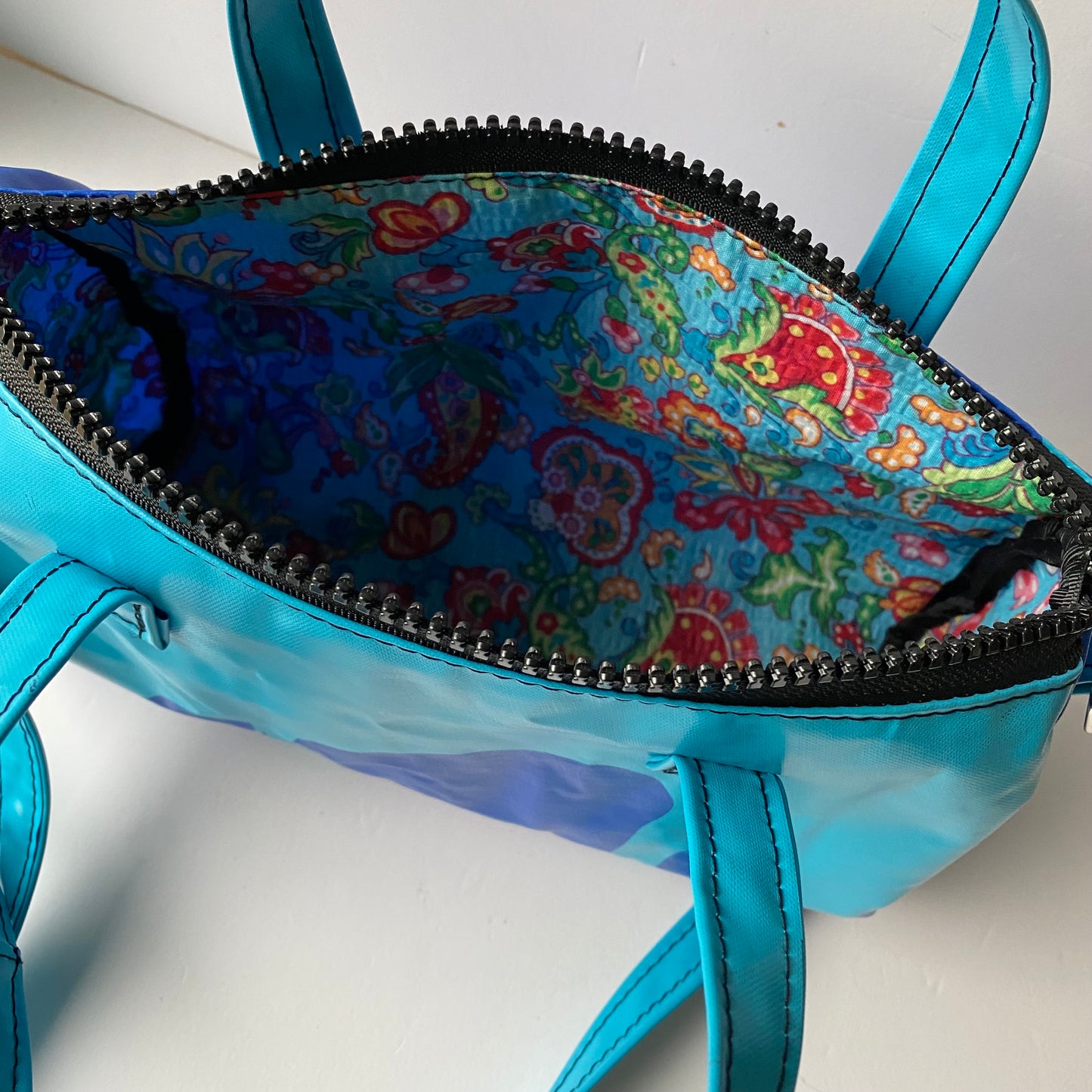 Eco Handbags – Sustainable and Retro Style Hand Bag Made from Upcycled Pool Inflatables