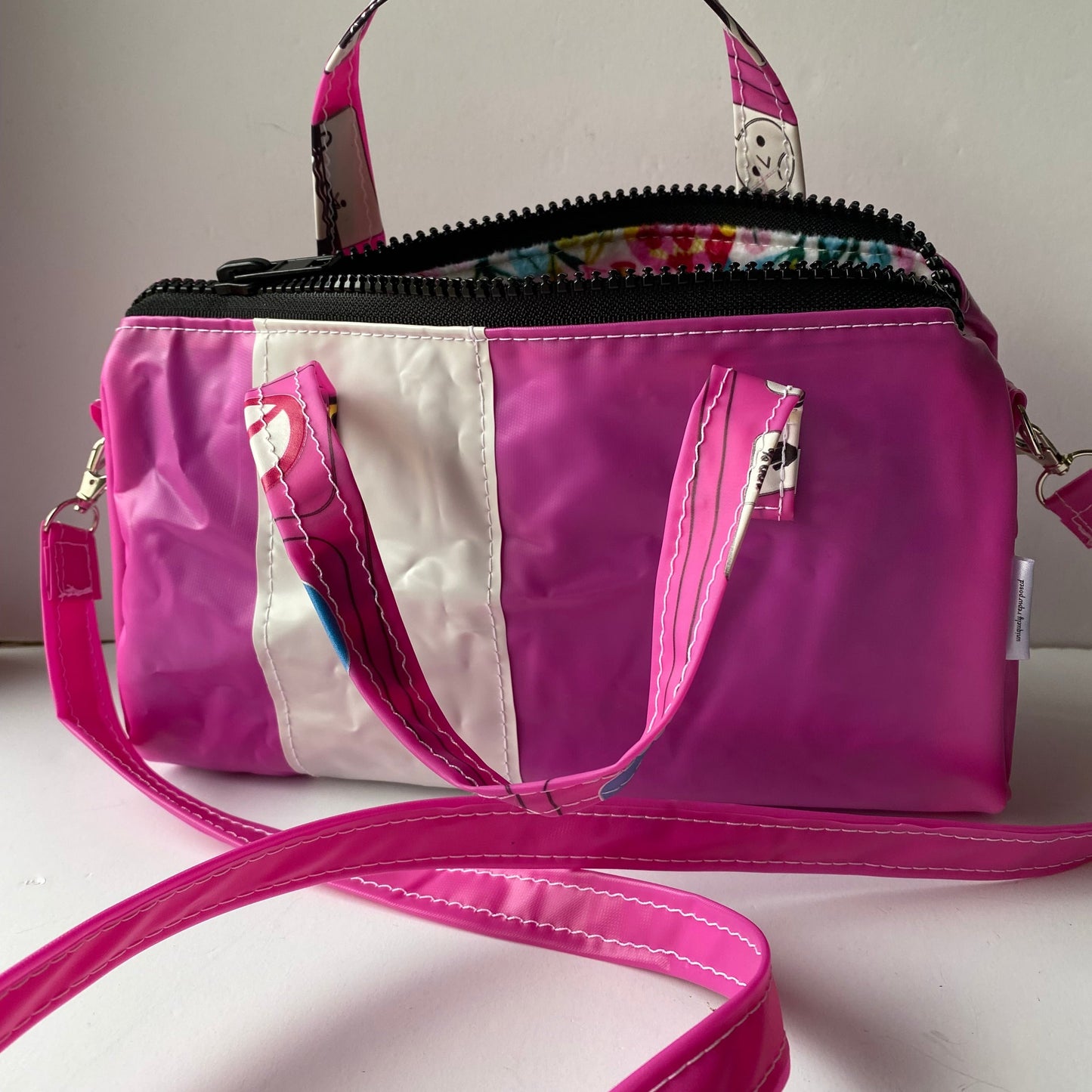 Eco Handbags – Sustainable and Retro Style Hand Bag Made from Upcycled Pool Inflatables