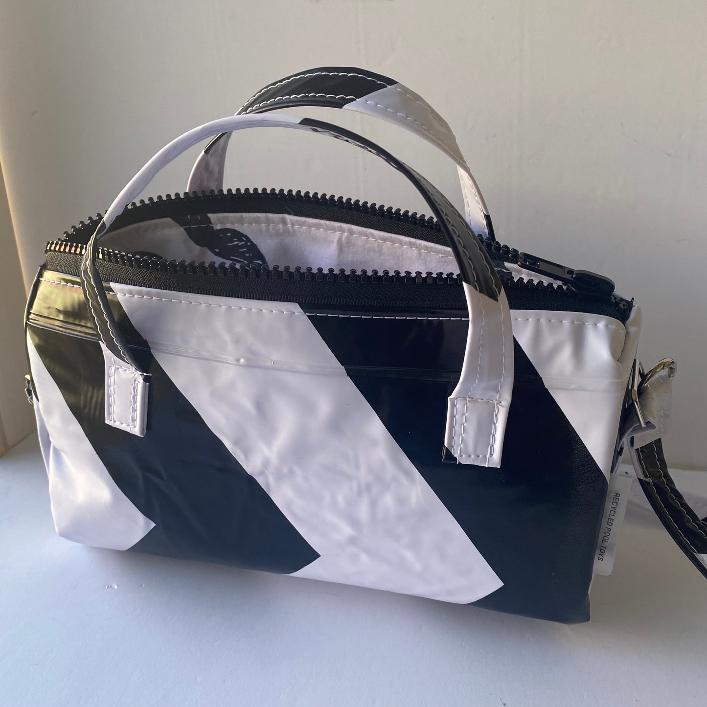 Eco Handbags – Sustainable and Retro Style Hand Bag Made from Upcycled Pool Inflatables