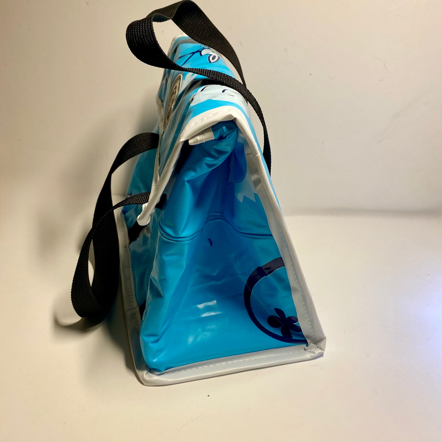 Lunch Bags insulated – Eco-Friendly Lunch Bag Made from Upcycled Pool Inflatables and Ice Blankets