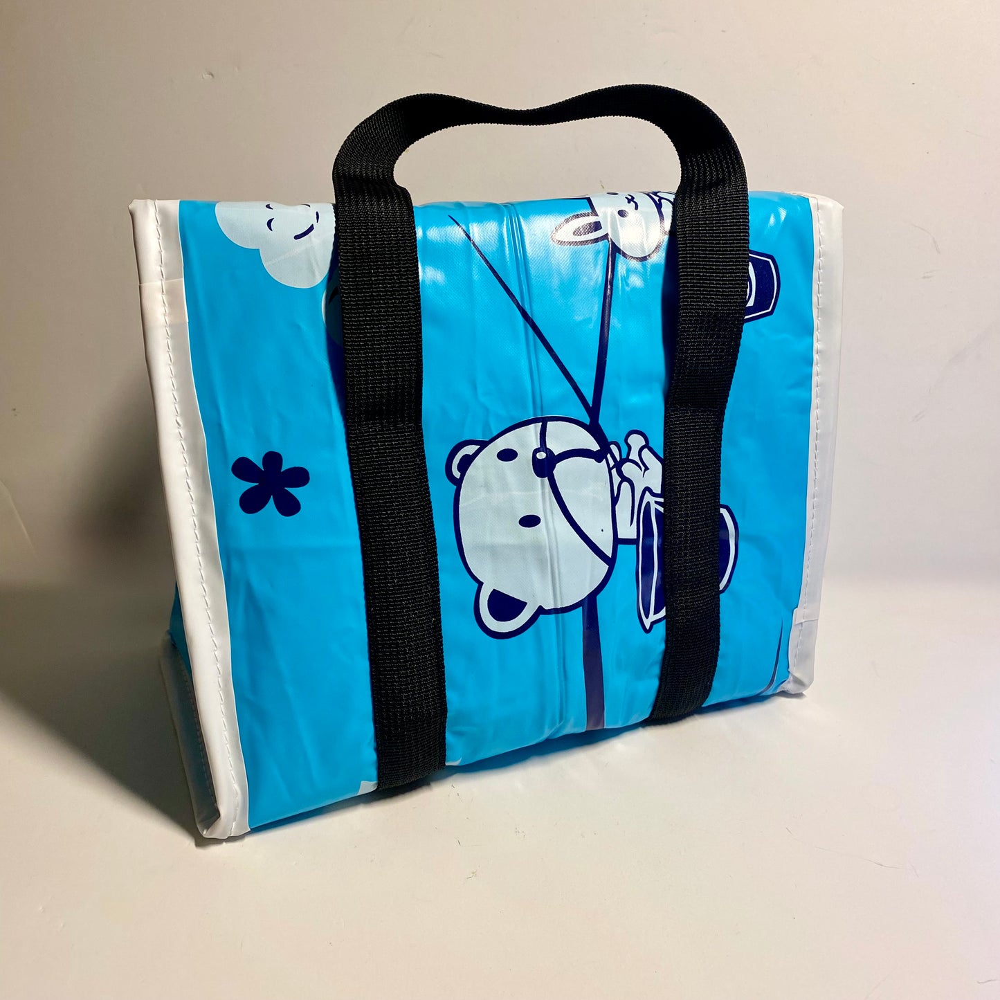 Lunch Bags insulated – Eco-Friendly Lunch Bag Made from Upcycled Pool Inflatables and Ice Blankets