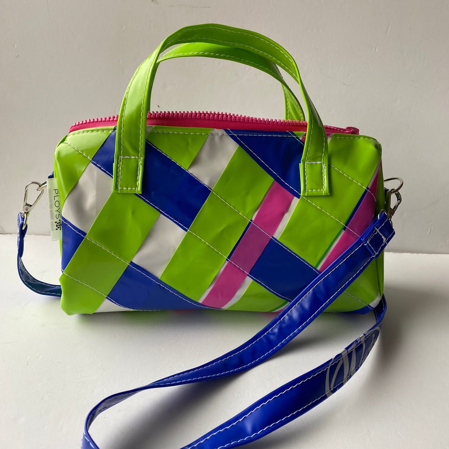 Eco Handbags – Sustainable and Retro Style Hand Bag Made from Upcycled Pool Inflatables
