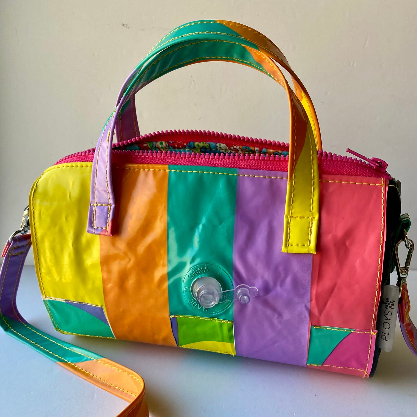 Eco Handbags – Sustainable and Retro Style Hand Bag Made from Upcycled Pool Inflatables