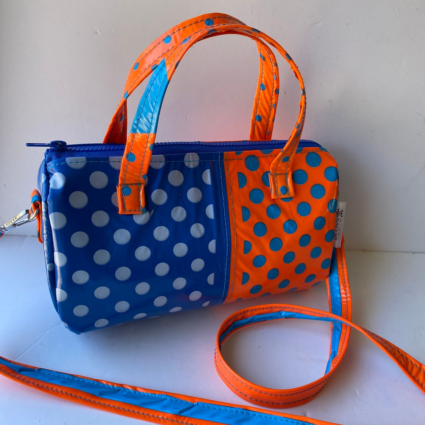 Eco Handbags – Sustainable and Retro Style Hand Bag Made from Upcycled Pool Inflatables