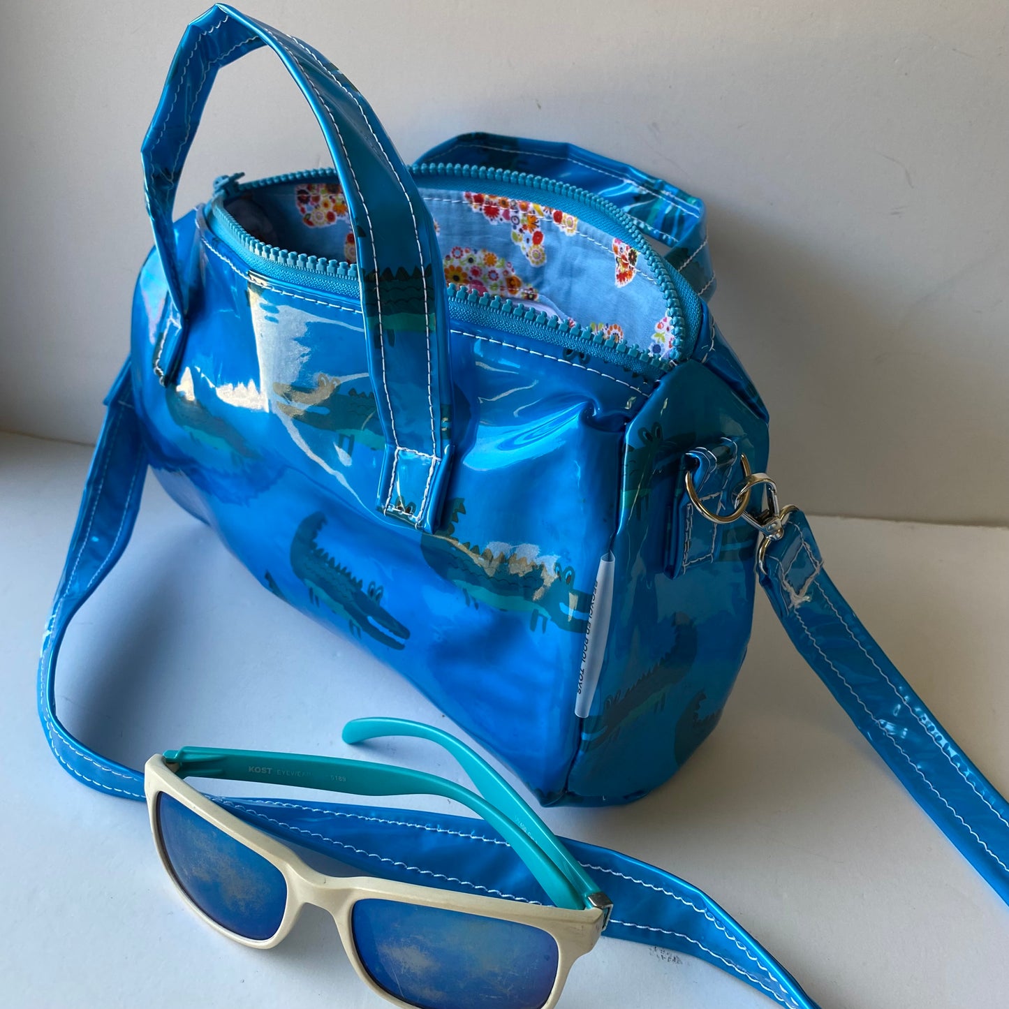 Eco Handbags – Sustainable and Retro Style Hand Bag Made from Upcycled Pool Inflatables