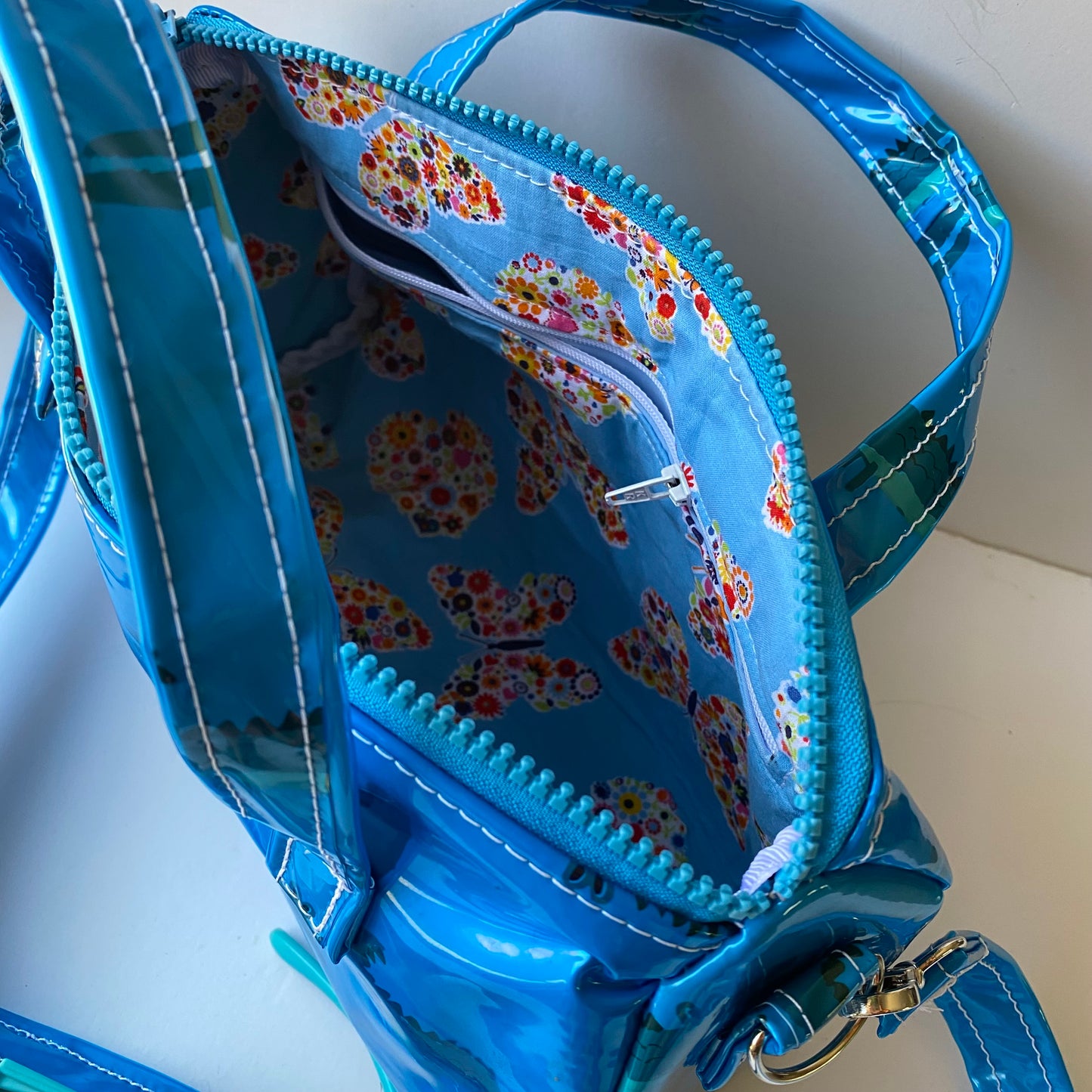 Eco Handbags – Sustainable and Retro Style Hand Bag Made from Upcycled Pool Inflatables