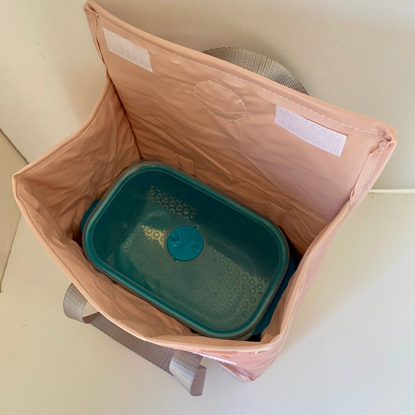 Lunch Bags insulated – Eco-Friendly Lunch Bag Made from Upcycled Pool Inflatables and Ice Blankets