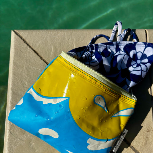 Wet Bag Small – Zippered Pouch from Upcycled Pool Inflatables