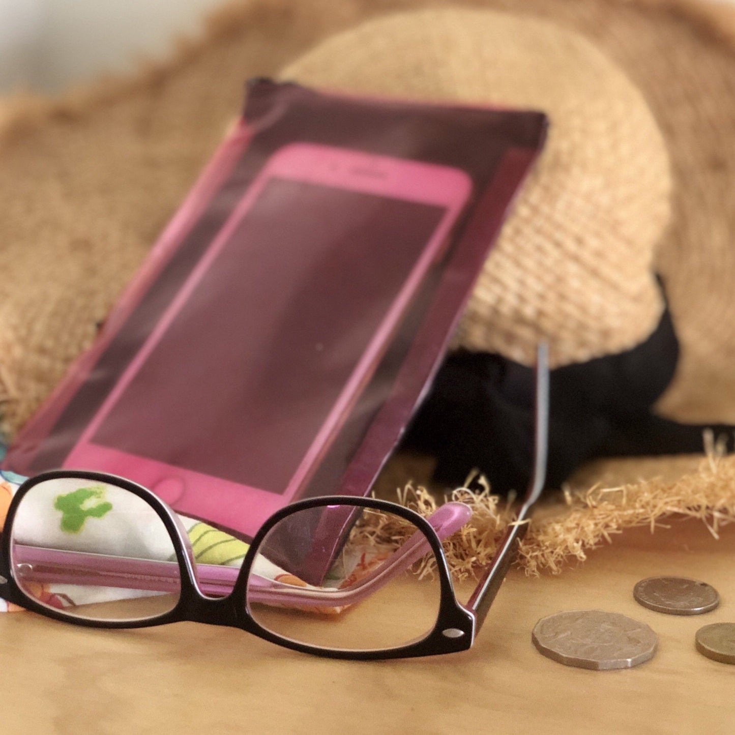 Sunglasses case or iPhone, smartphone case, made from upcycled PVC from pooltoys and airmattreses. Providing a durable sturdy protection against sand and damage. Water resistant