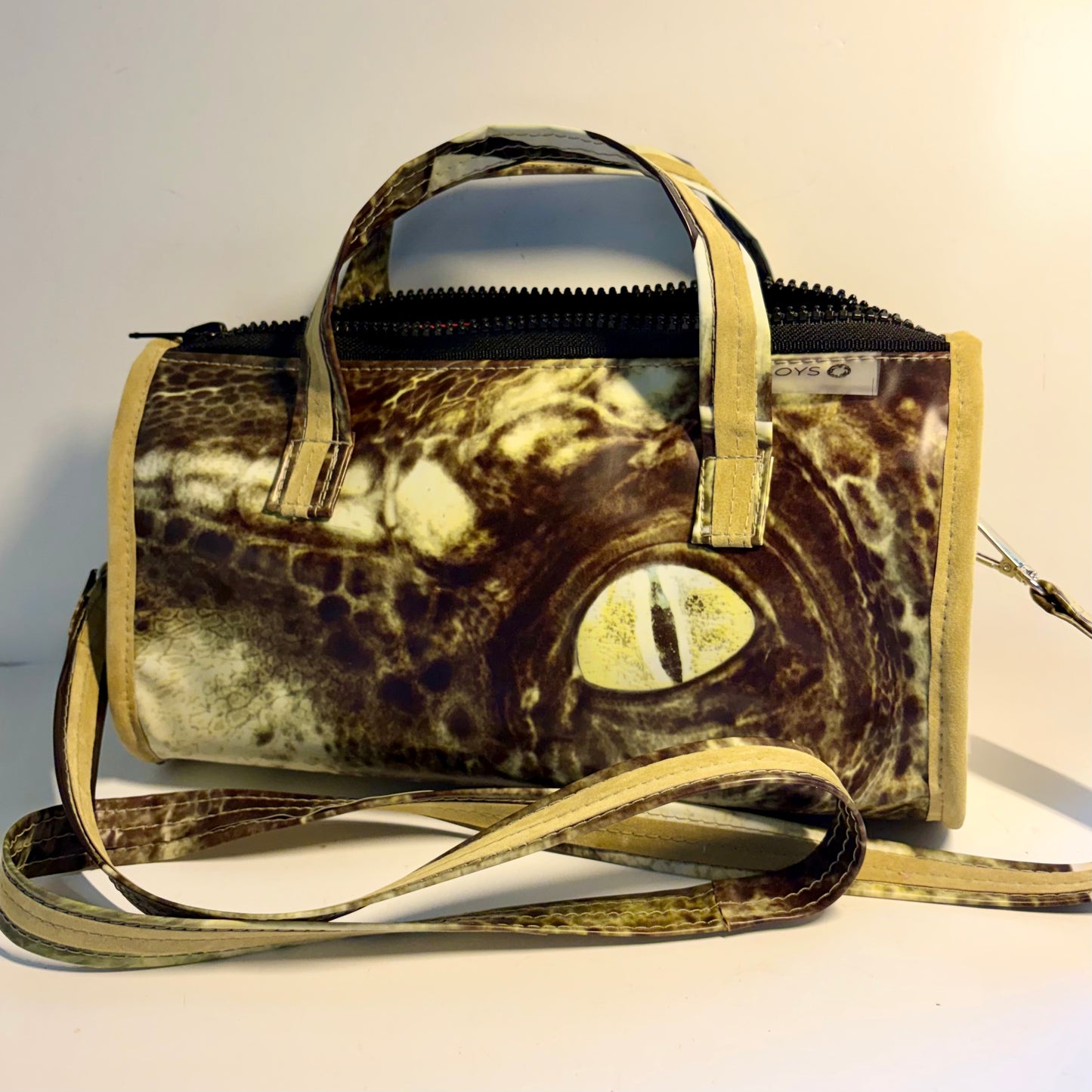 Eco Handbags – Sustainable and Retro Style Hand Bag Made from Upcycled Pool Inflatables