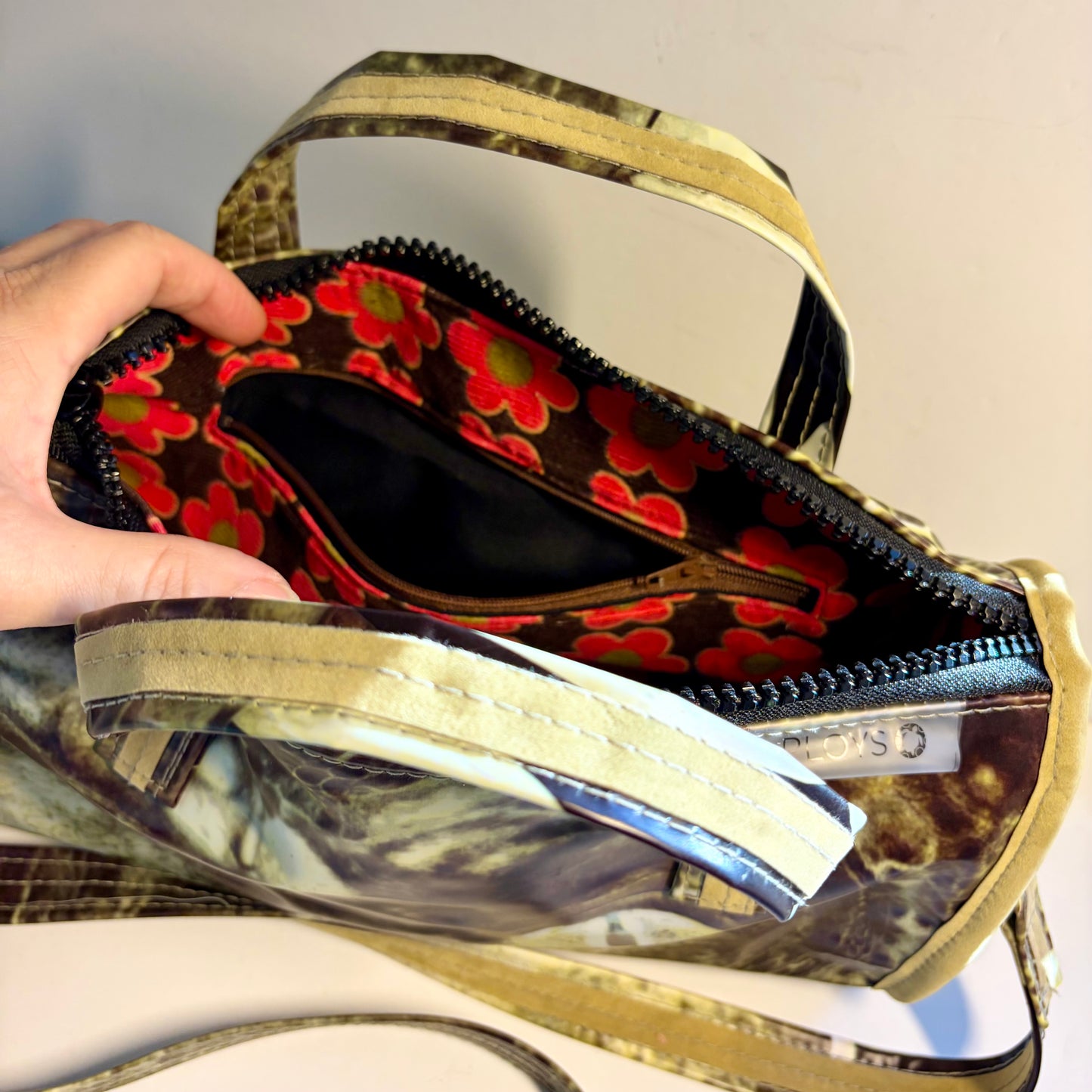 Eco Handbags – Sustainable and Retro Style Hand Bag Made from Upcycled Pool Inflatables