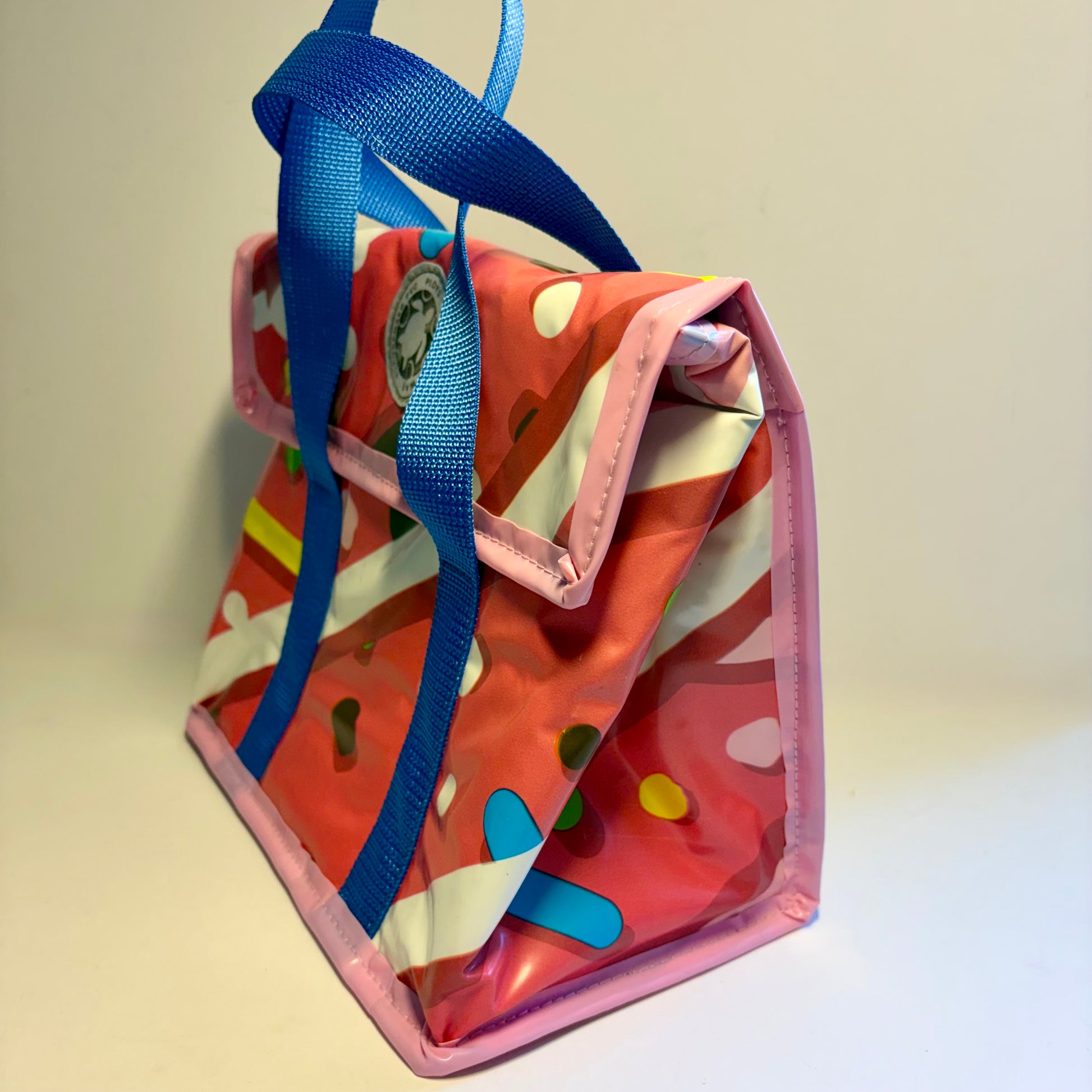 Lunch box bag waterproof and insulated made from recycled plastic pool inflatables. 