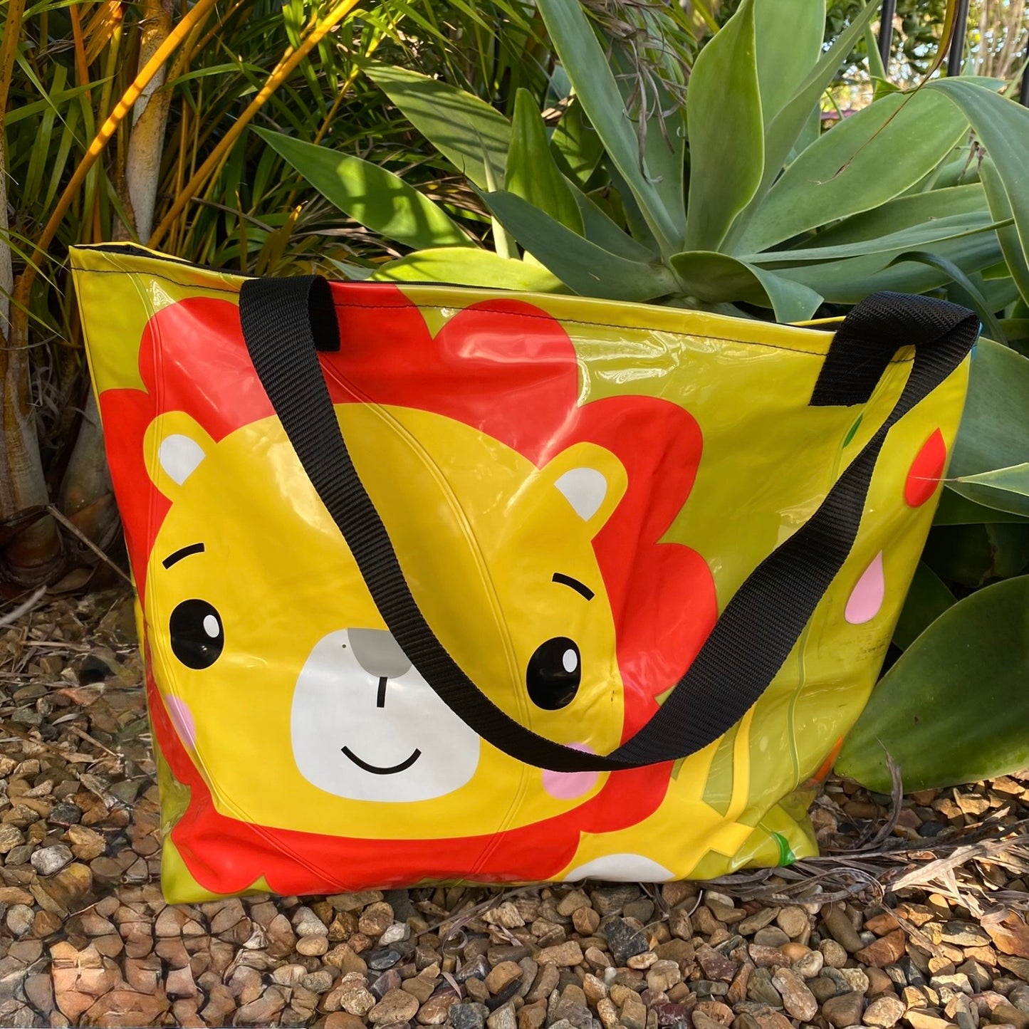 Carry-All Beach Bag Large – Sustainable Tote Made from Upcycled Pool Inflatables