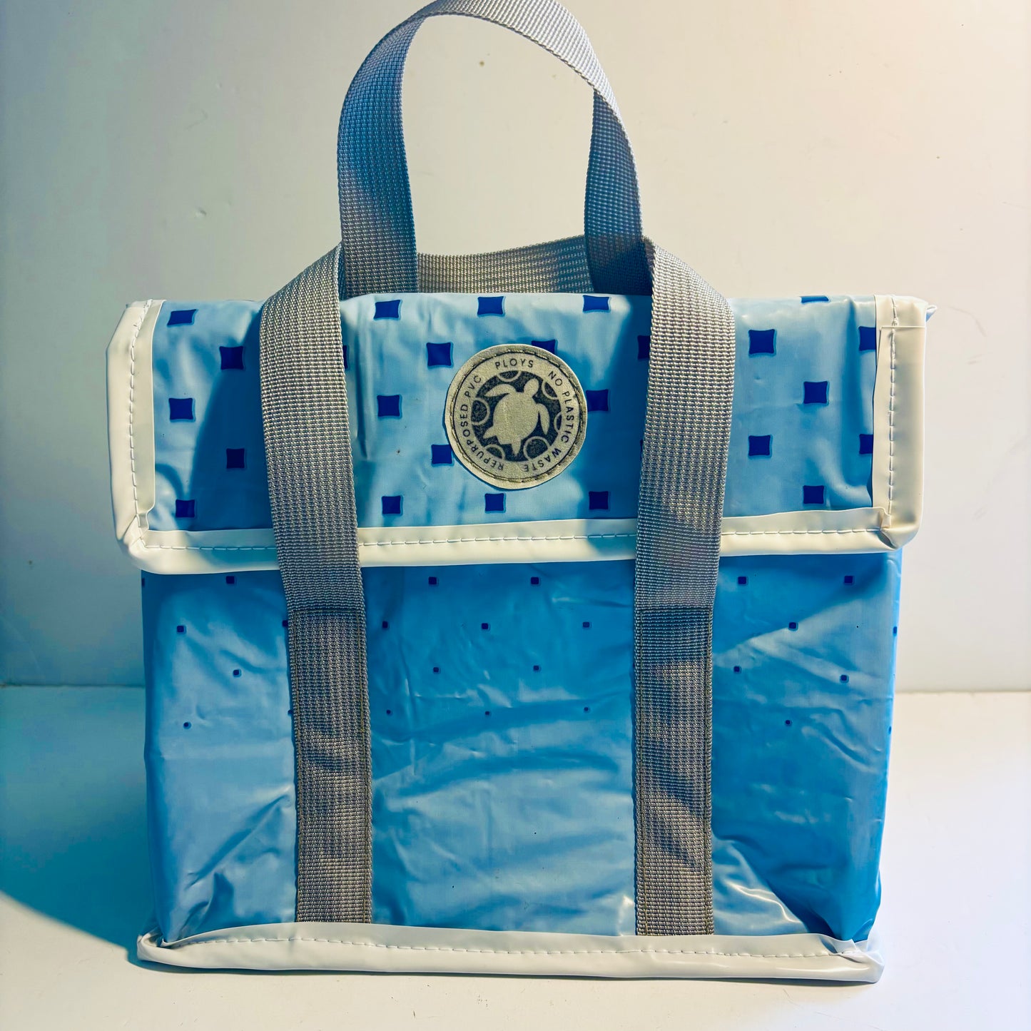 Lunch Bags insulated – Eco-Friendly Lunch Bag Made from Upcycled Pool Inflatables and Ice Blankets