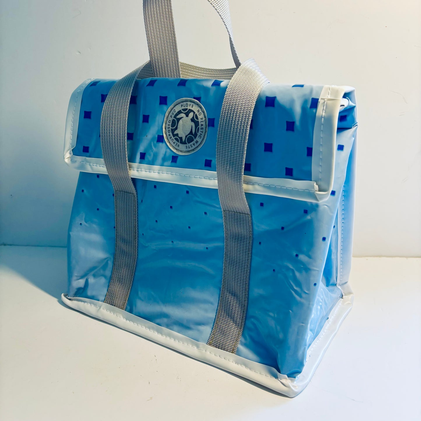 Lunch Bags insulated – Eco-Friendly Lunch Bag Made from Upcycled Pool Inflatables and Ice Blankets