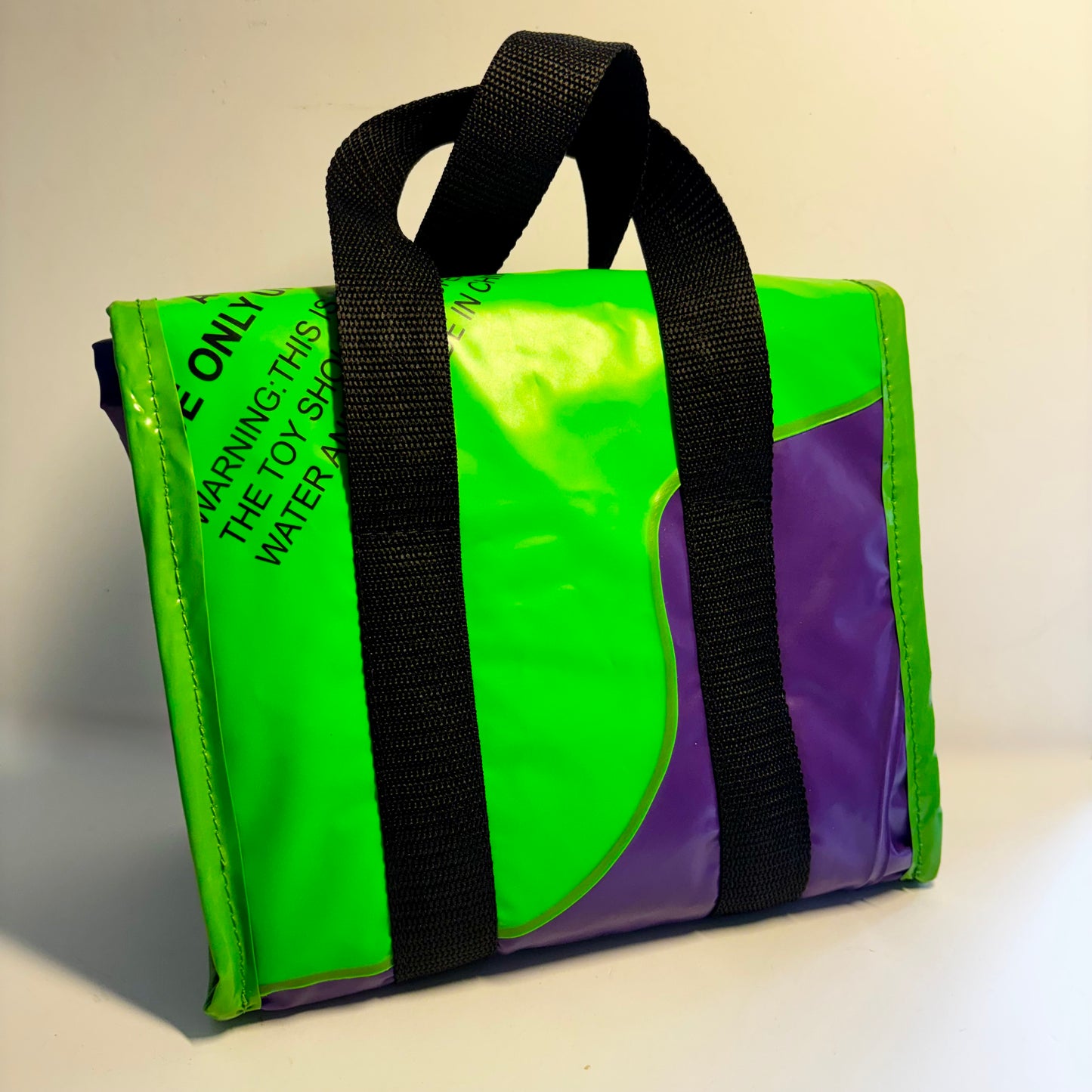 Lunch Bags insulated – Eco-Friendly Lunch Bag Made from Upcycled Pool Inflatables and Ice Blankets