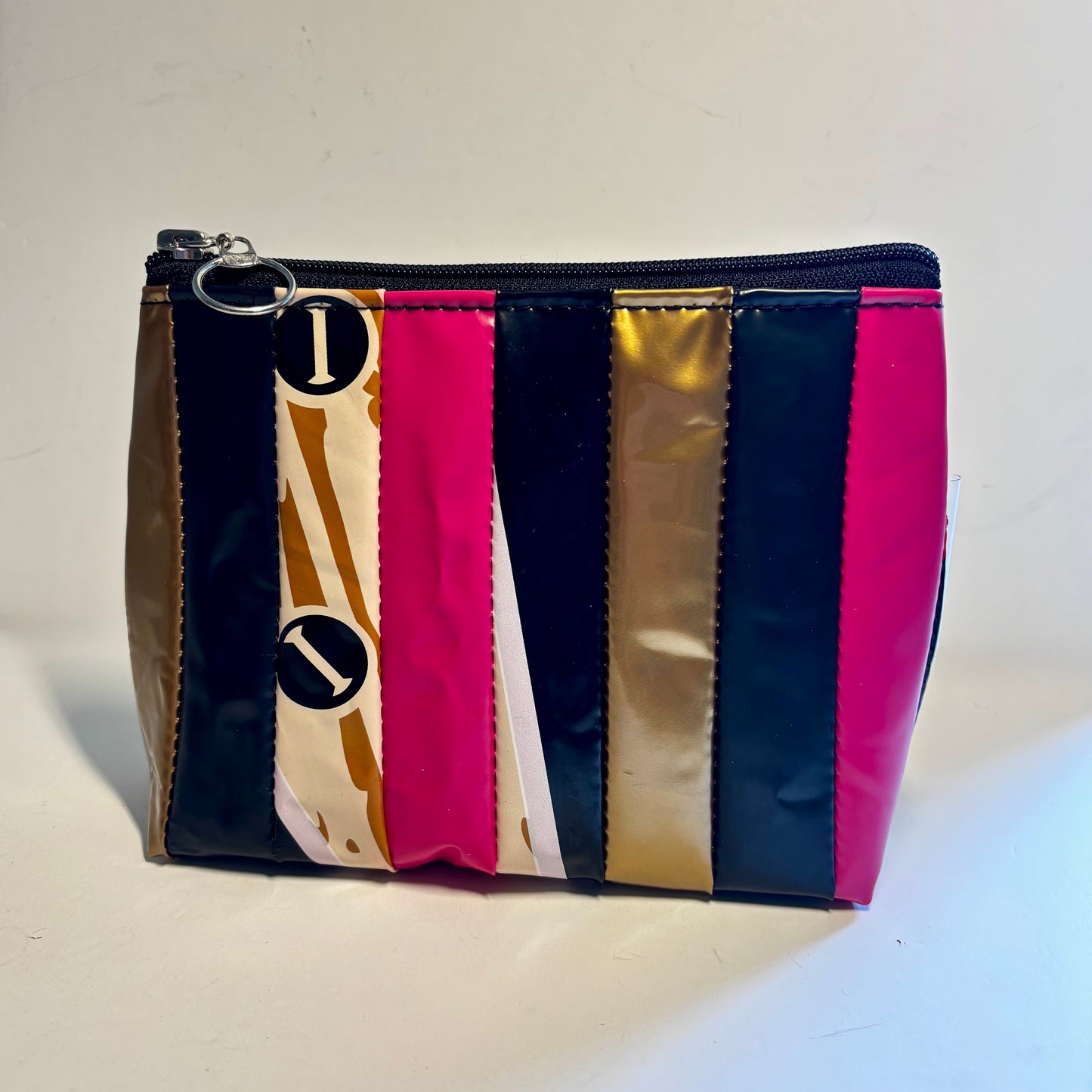 Eco-Friendly Cosmetics Purse – Sustainable Toiletry Bag Made from Upcycled Pool Inflatables | Waterproof Travel Pouch